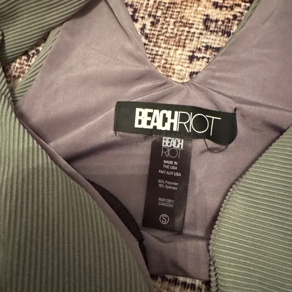 Beach Riot army green swimsuit never worn - Picture 7 of 10